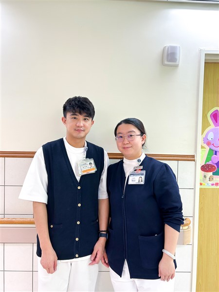 姊弟並肩護理行《志為護理》24卷4期